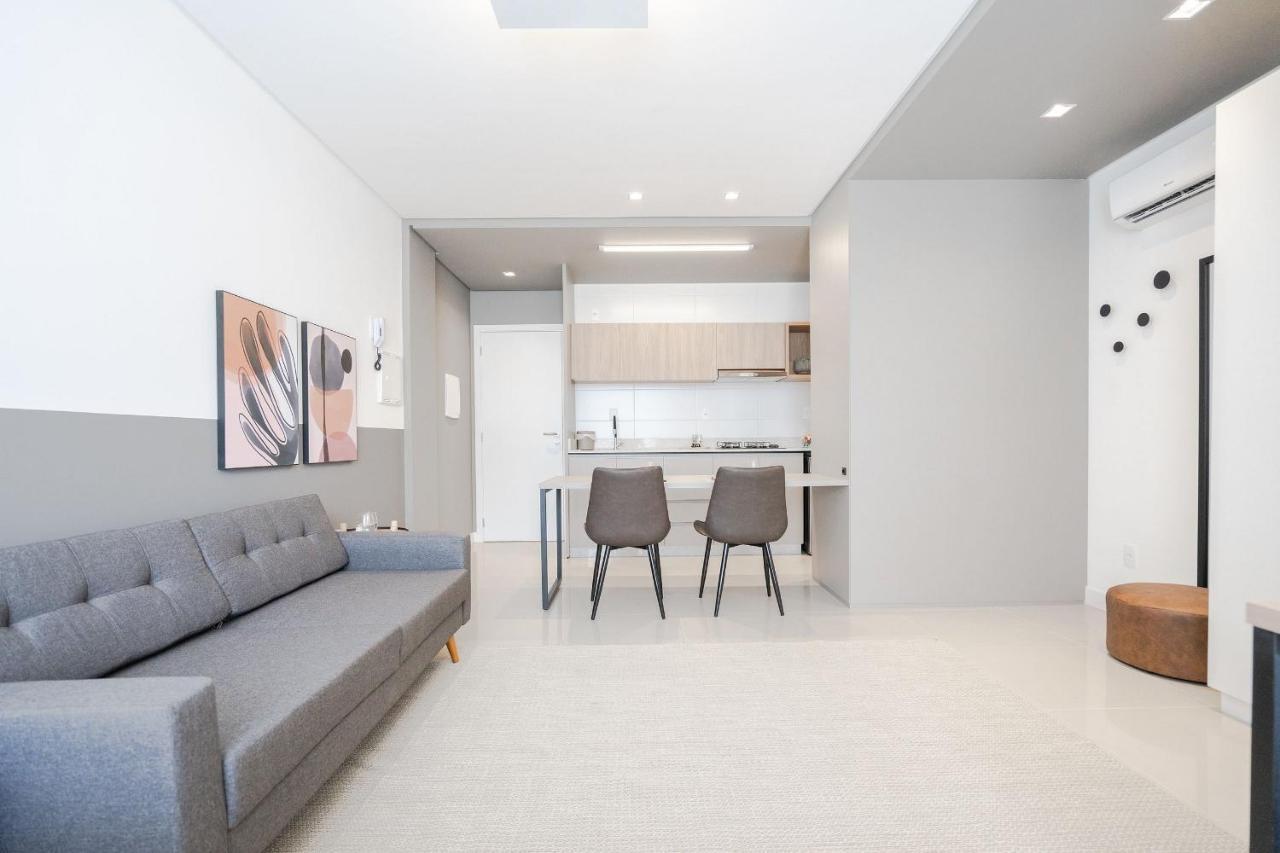 Apartamento Studio Com Piscina E Vaga Próximo à Beira Mar Norte - Centro Florianópolis